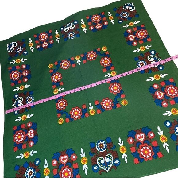 Vintage MCM Green patterned printed tablecloth - Picture 5 of 6